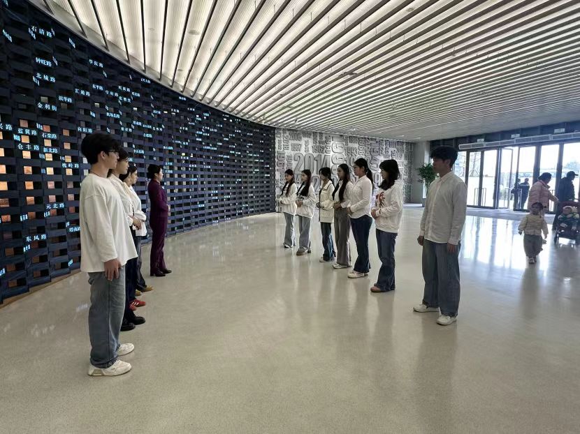 张苗苗老师带领11位语言艺术工作室的