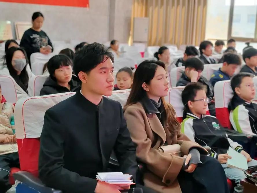 并强调了文化馆在推动文化艺术普及方面
